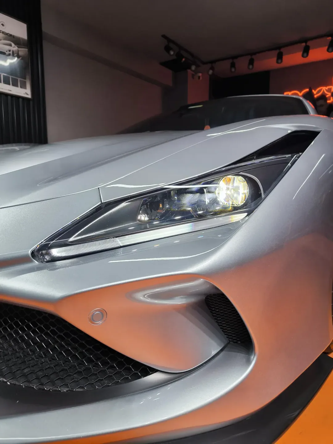 Ferrari F8 Spider far ve tampon cevresi PPF kenar bitisi — teslim oncesi isikta kontrol, Peak Detailing
